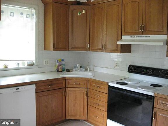4th image of 3508 Springmill Rd