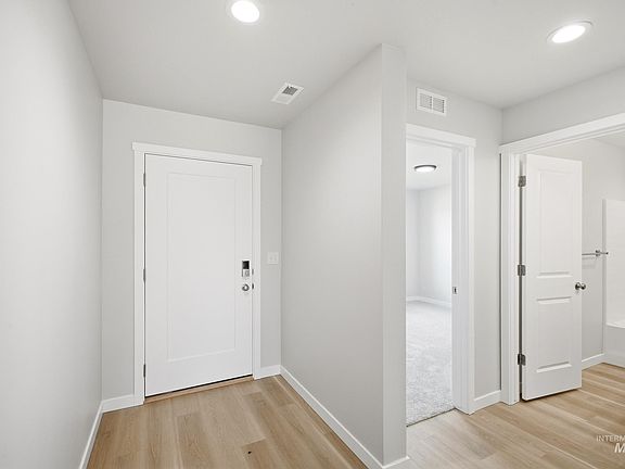 2nd image of 211 W 17th Ave