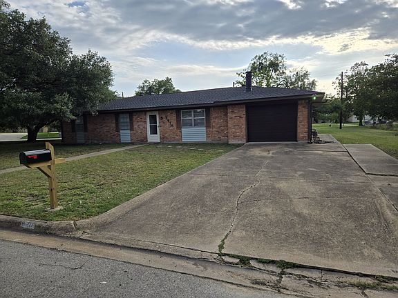 3rd image of 3918 Hilltop Dr
