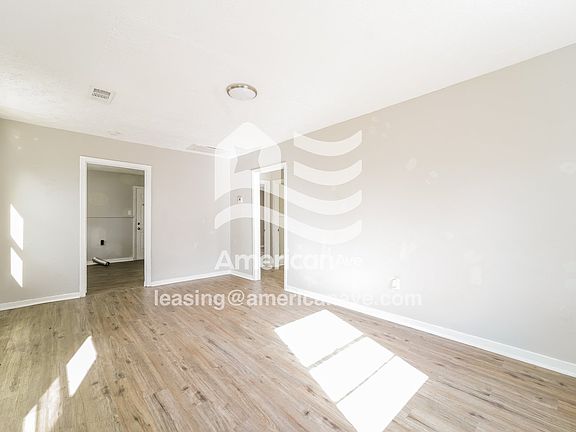 606184_003_wm_-_living_room_13499682.jpg