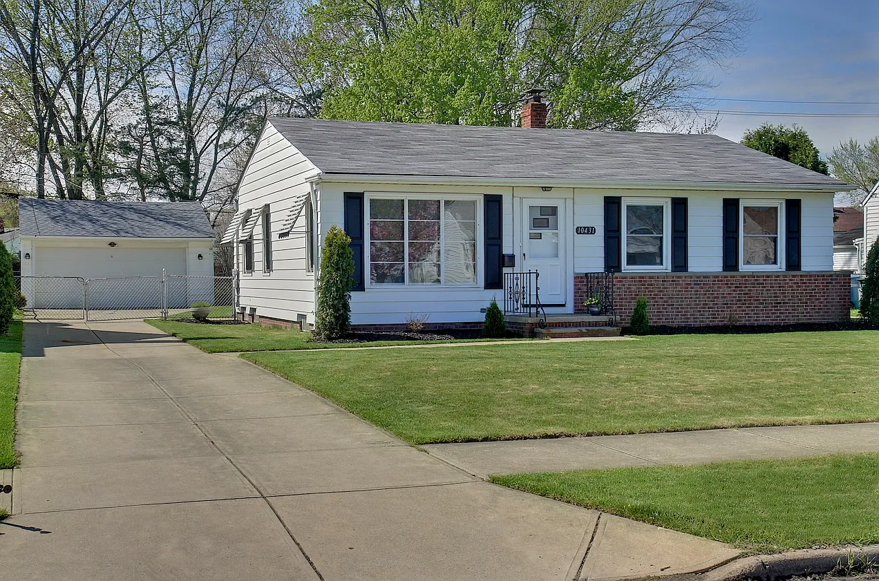 10431 Riveredge Dr photo 1