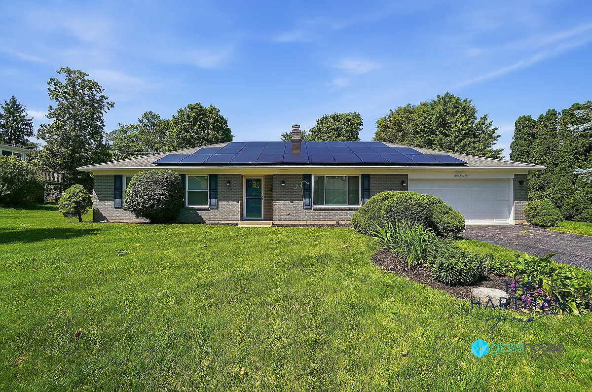 Building Photo - 145 Southlake Dr