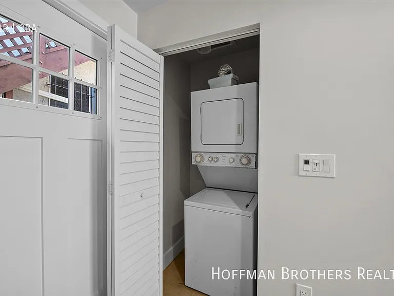649 N Spaulding Ave #1/4 — Photo 7