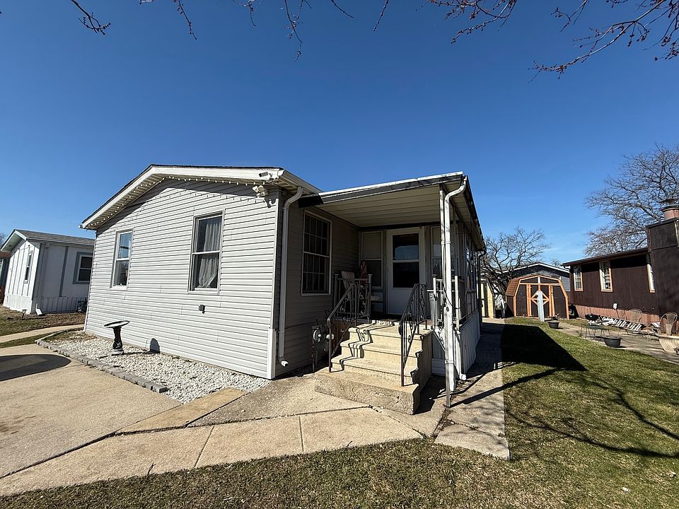 1st image of 22 Hearthside Dr