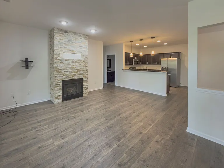 5637 Twin Oaks Dr — Photo 8