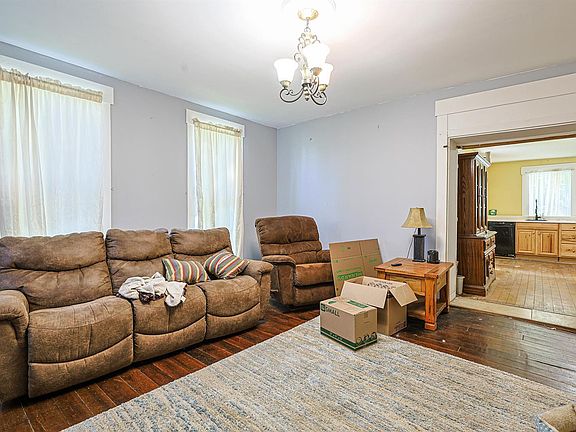 4th image of 8021 Troy Rd