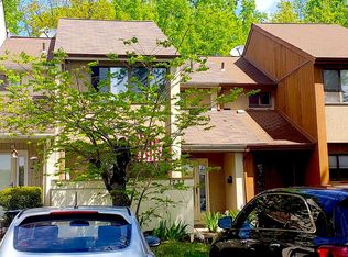 1733 Powder Horn Ter, Woodbridge, VA 22191