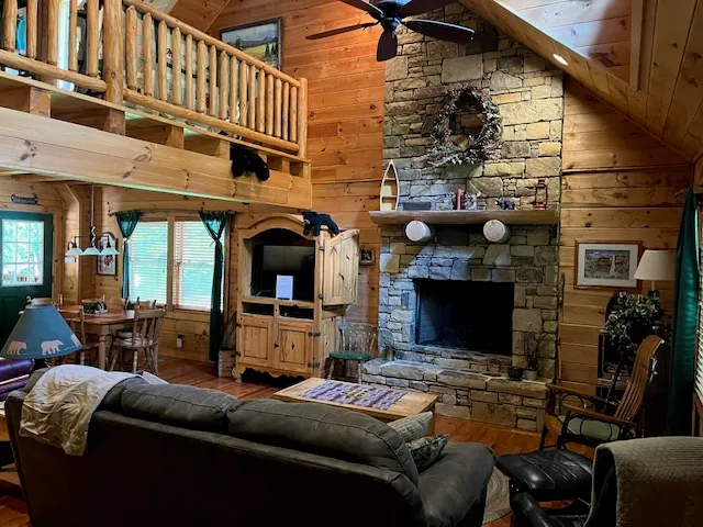 Beautifully decorated log cabin. - 172 View Trl