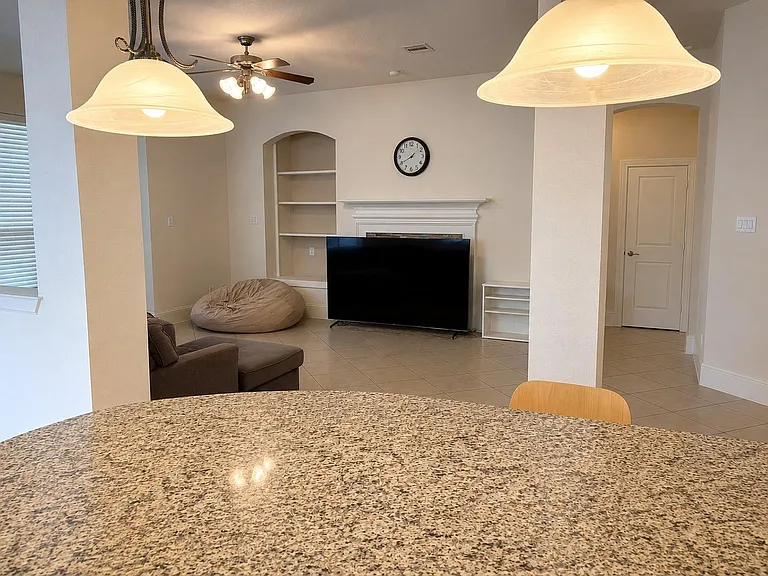 515 Newington Ln — Photo 6