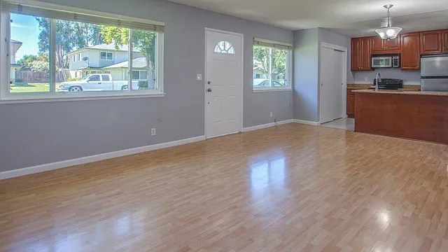 34848 Starling Dr — Photo 2