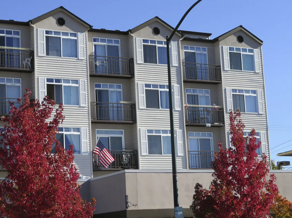Colby Crest Apartments — Photo 1