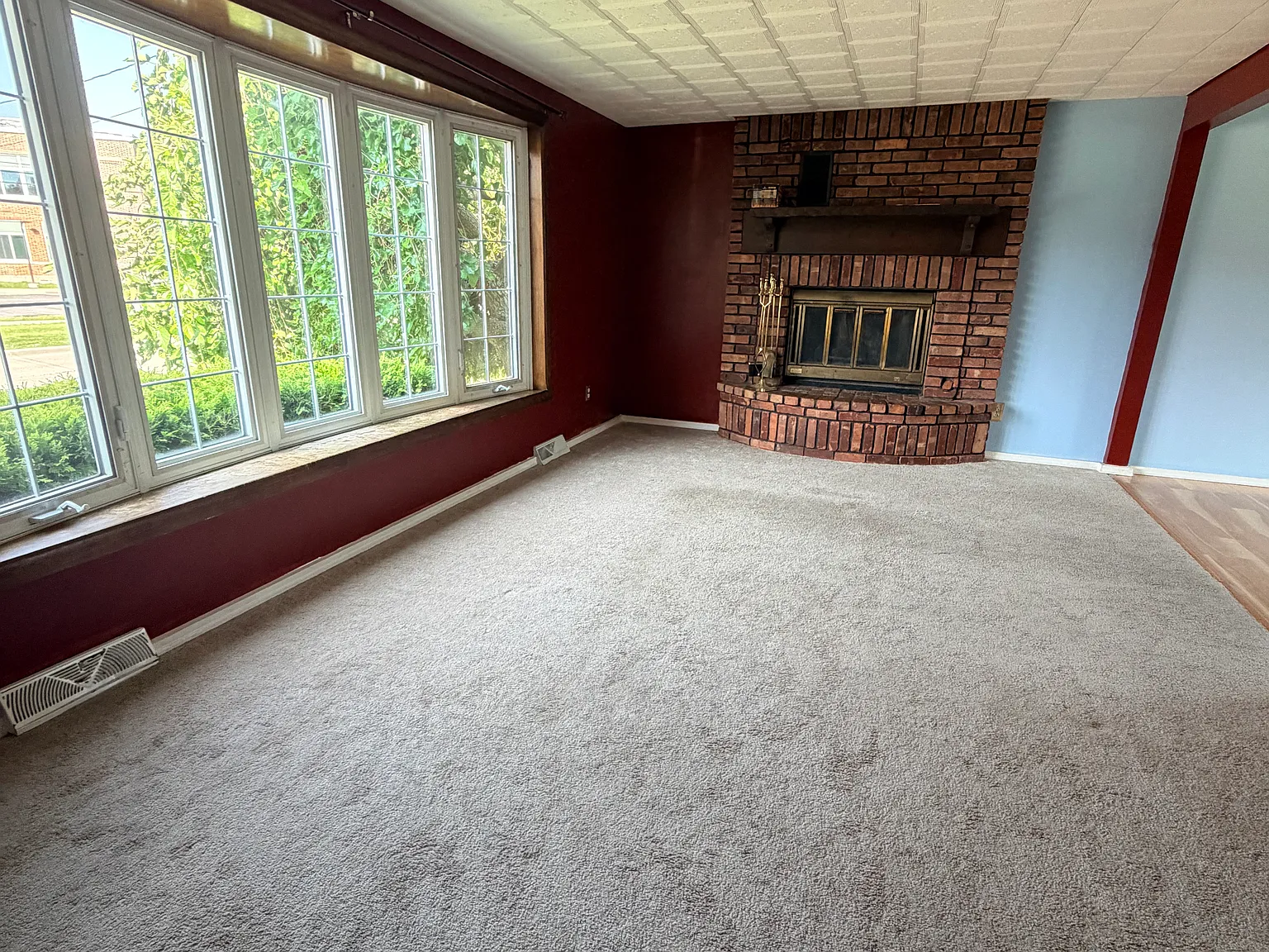 4 bed, 1.5 bath, 1434 sqft, $2,200 — Photo 2