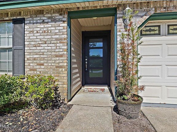 3rd image of 2120 ST MARTINS Drive E