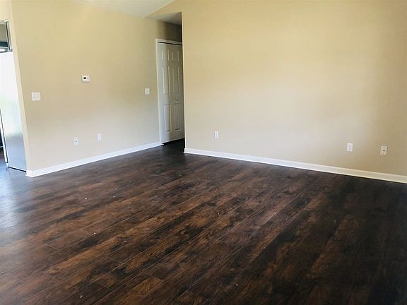 5th image of 215 Claiborne Dr