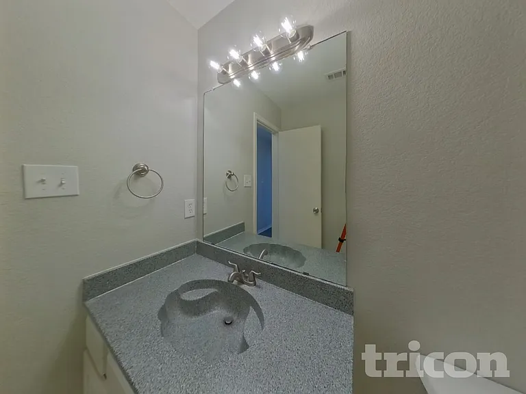6910 Meadow Bend Dr — Photo 13