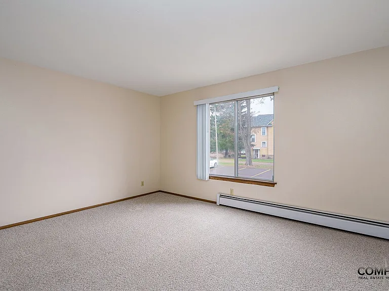 Half Moon Lake Apartments — Photo 22