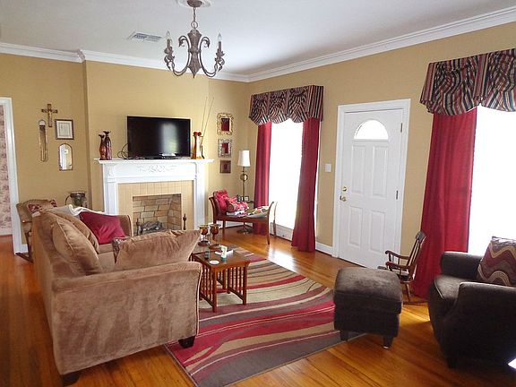3rd image of 717 Kirby Ln
