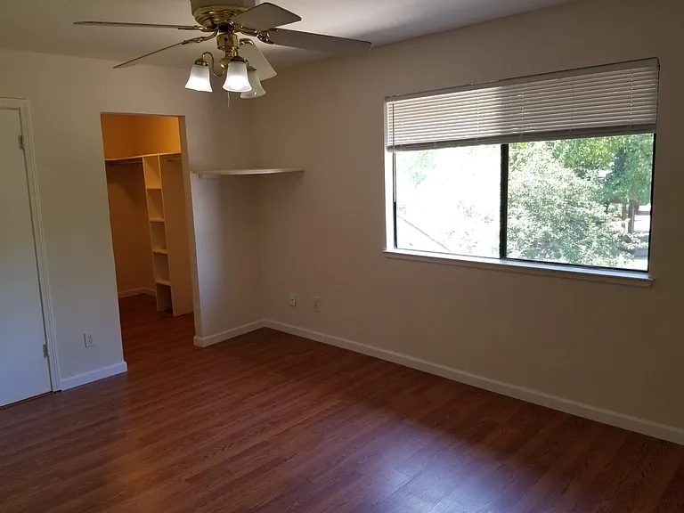 363 Occidental Cir — Photo 4