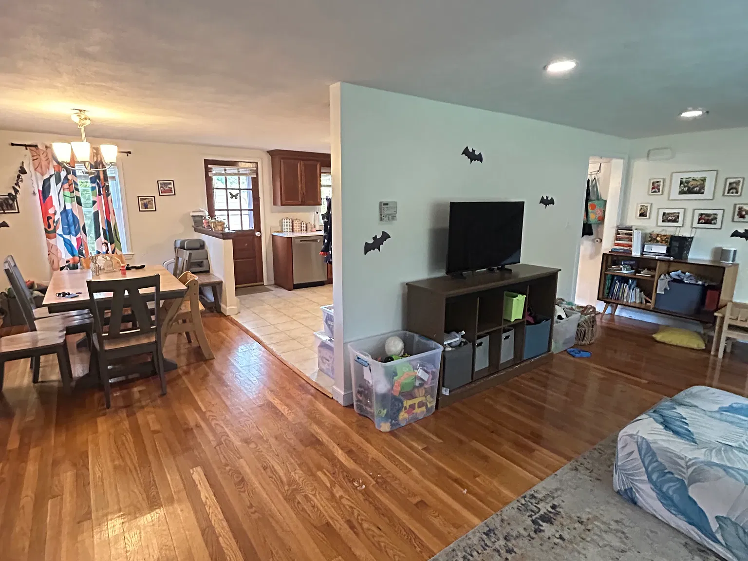 3 bed, 1.5 bath, 1200 sqft, $3,750 — Photo 3