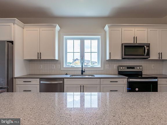 5th image of 5090 Retriever Ln