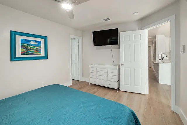Bedroom 1 w/smart TV