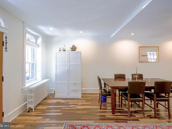4th image of 1016 Bainbridge St