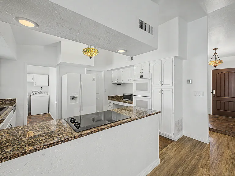 17221 E Lantern Ln — Photo 7