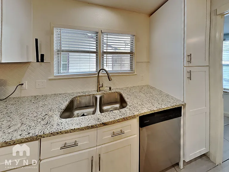 2302 S Polk St — Photo 7