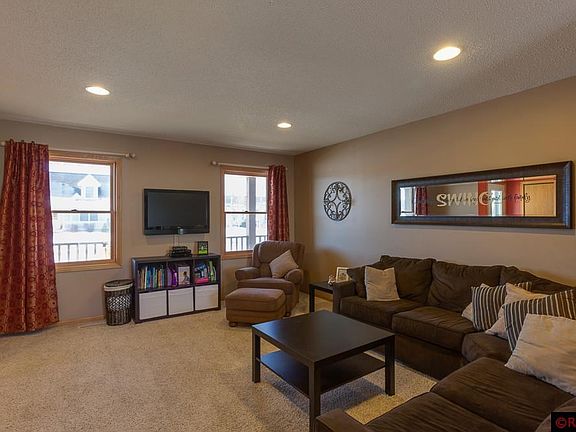 4th image of 1013 Wettergren St