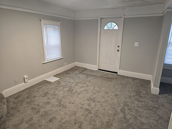 4th image of 33130 Robeson St