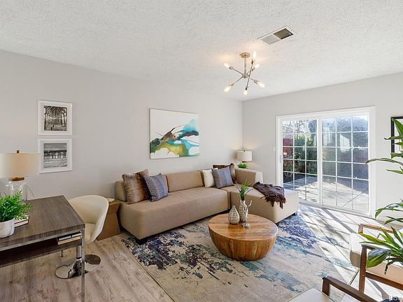 3rd image of 32247 Coronation Dr