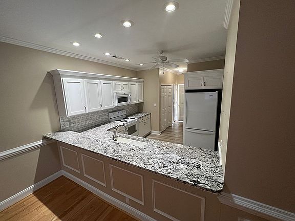 5th image of 1332 Royalty Cir