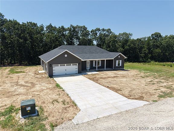 2nd image of 7 Oak Tree Ln