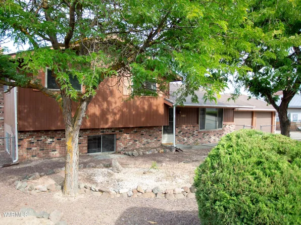 1003 W Goodlander Rd, Selah, WA 98942