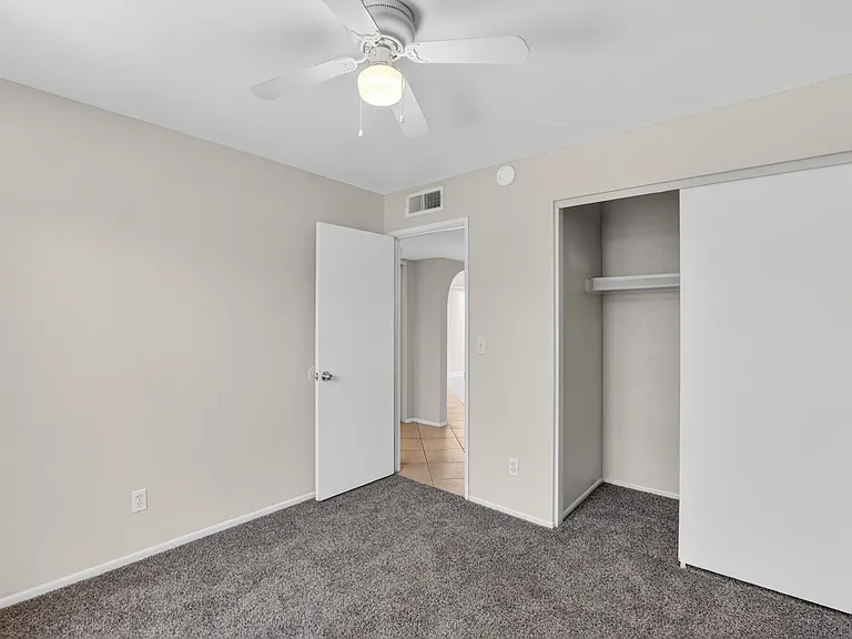517 W Duke Dr — Photo 26