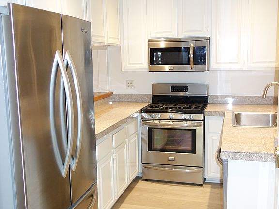 4th image of 101 W Riverdale Ave Unit 50
