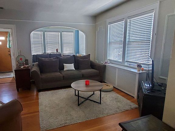 2nd image of 139 Hillcrest Pl