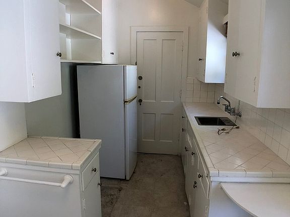 3rd image of 5565 W 2nd St