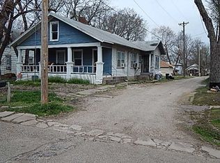 412 W 10th Ave, Winfield, KS 67156