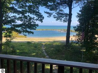 12143 E Indian Beach Dr, Northport, MI 49670