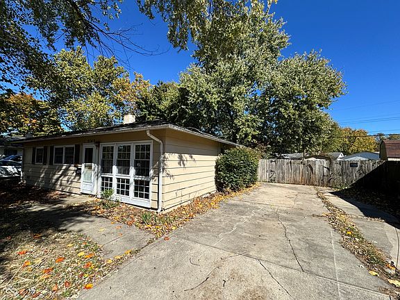 2nd image of 3143 N Fuller Dr