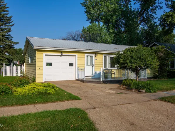 112 N 7th St, New Salem, ND 58563