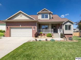 4801 Landsberry Ln, Lincoln, NE 68516