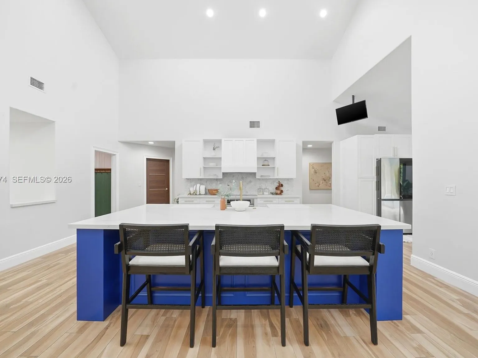 4 bed, 2.5 bath, 2483 sqft, $5,800 — Photo 3