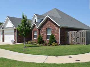 565 N Sabine Pass Rd, Fayetteville, AR 72704