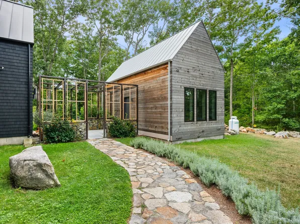 73 Pigeon Hill St #A, Rockport, MA 01966
