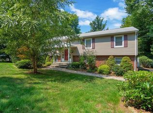 23 Cragmere Rd, Airmont, NY 10901