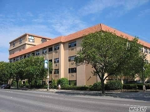 1st image of 185 W Park Ave APT 206