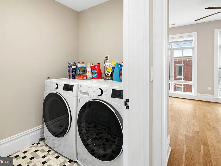 2525 Brown St — Photo 19