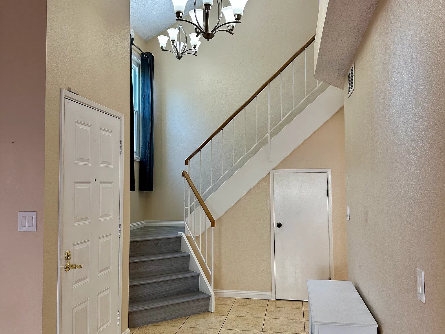 3 bed, 2.5 bath, 1451 sqft, $4,300 — Photo 3